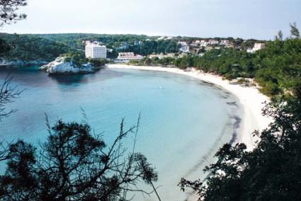 CALA GALDANA. La playa de Ferreries, una de las más concurridas y populares de Menorca, puede ser una de las que sufran con mayor contundencia los efectos del cambio climático - Archivo