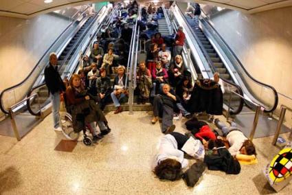 huelga. El plante arruinó el puente a muchos españoles - Archivo