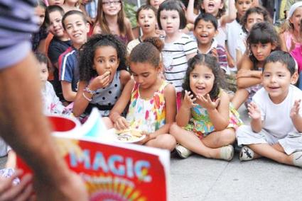 fiesta Los pequeños disfrutaron con las actividades organizadas. Incluso se instaló la típica jaima - Paco Sturla