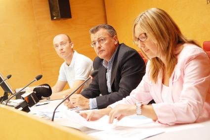 análisis. Vilafranca, Tadeo y Pons expusieron ayer en rueda de prensa los principales datos económicos de la auditoría de la institución - Paco Sturla