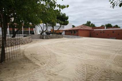 Mateu Fontirroig. Está prevista la finalización de las obras de reforma de este colegio público de Maó y la pavimentación del patio - Javier