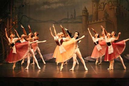 Escenas de la representación del prestigioso Ballet de Moscú en el coliseo de Maó - Javier