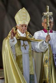 Santo Padre. Agradeció a los asistentes su resistencia ante la copiosa lluvia - Reuters