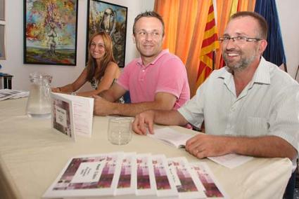 Presentación. Carmen Reynés, Cristóbal Coll y Francisco Olives durante la presentación del programa. - Gemma Andreu