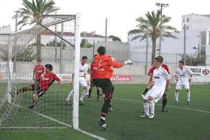 garcía. El lateral del Real Madrid abrió la cuenta goleadora en una jugada de estrategia ante la que nada pudo hacer el Mallorca - Javier