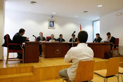 Sala. El acusado J.M.P.B. durante el juicio celebrado ayer en el Juzgado número uno de Maó - Archivo