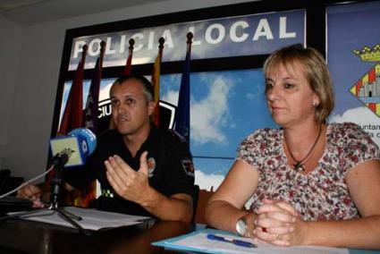 Presentación. Ignasi Camps y Francisca Marquès, en la prefectura de la Policía Local - Carles Trujillo