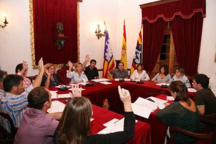 Voto. Los concejales, en el momento de la votación de la moción - Javier