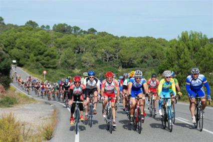 Aquest dissabte les bicicletes envairan les carreteres menorquines. - Arxiu