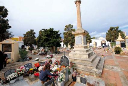 Cementerio. La instalación sigue siendo motivo de debate político - Archivo