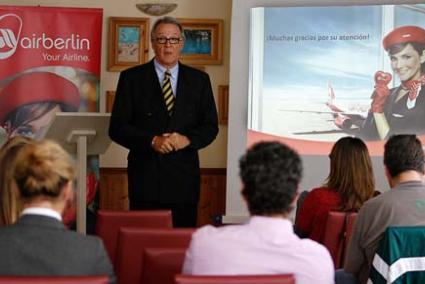 PRESENTACIÓN. Álvaro Middelman, durante su intervención en el acto desarrollado ayer al mediodía en el Hotel Port Mahón - Gemma Andreu