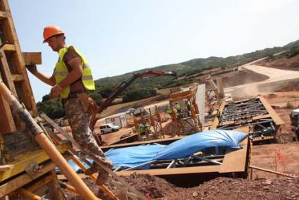 DESVÍO. La nueva carretera ha supuesto la expropiación de terrenos, entre ellos la finca de Sant Bartomeu - LLAC