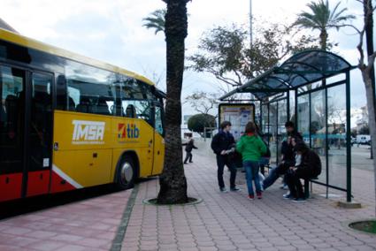 El Consell explica que "el objetivo del Departamento de Movilidad y Proyectos es encontrar un equilibrio entre los servicios ofrecidos a la sociedad menorquina y su sostenibilidad en el tiempo". - Archivo