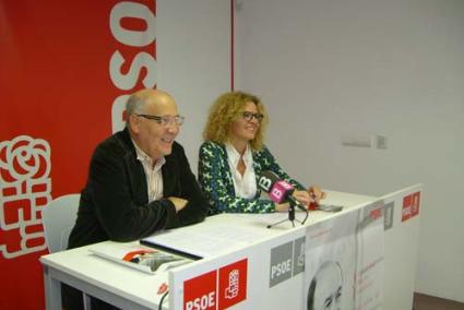 Candidatos. Guillem Garcia Gasulla y Elena Baquero presentaron algunos puntos de su programa - PSOE