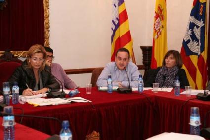 Pleno. Un momento de la intervención del exalcalde, Pau Morlà, durante el último pleno municipal - Javier