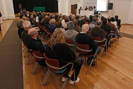 Sant Diego. El equipo de gobierno explicó ante un centenar de ciudadanos las conclusiones de la auditoría externa elaborada por esPúblico - Gemma Andreu