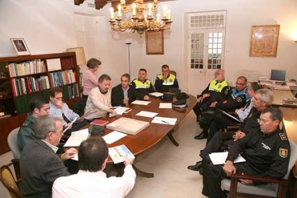 Junta de seguridad. Tejero se reunió ayer por la mañana con los responsables municipales - Javier