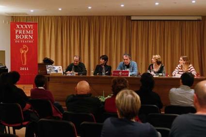 Presentación. Los responsables de la edición de "El temps" en las cuatro lenguas oficiales, ayer en el Cercle - Gemma Andreu