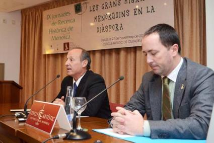 Inauguración. Alberto Coll y el alcalde de Ciutadella - D.M.