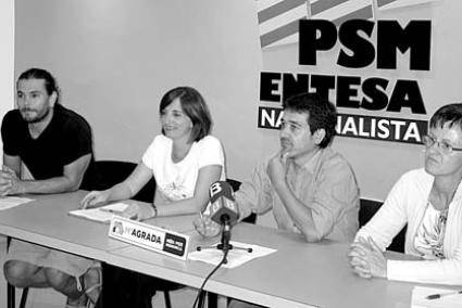 PSM. Antònia Allès, junto con Manel Martí, Maite Salord y Sam Gomila, tras las pasadas elecciones - Archivo