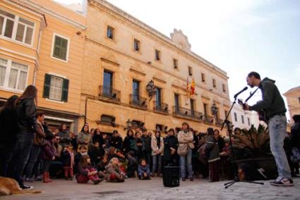 Plaça de la Catedral. S’hi van aplegar un bon nombre de ciutadans que estan en desacord amb l’acció de govern de l’Executiu de José Ramón Bauzá en relació al català - Carles Mascaró