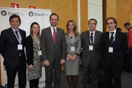 Delegación. La consellera Salomé Cabrera, junto al presidente del Govern y el resto de la delegación - P.CIME