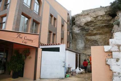 Transformador. La instalación se encuentra en la parcela donde debe ubicarse el ascensor - Archivo