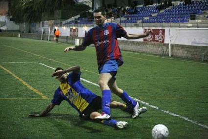 Intenso. El derbi tuvo buen juego; Cabiró, frenado por Carmona - Javier