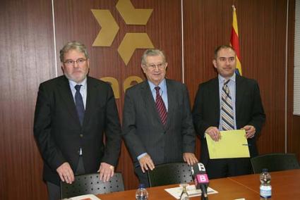 datos. Joan Melis, Josep Oliver y Josep Fortuny presentaron ayer el informe en la sede de la CAEB - Javier