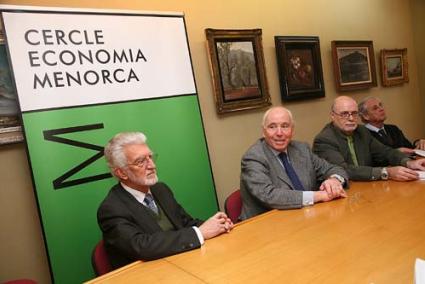 ateneo. José Antonio Fayas, Francisco Tutzó, Lluís Hernández y Antoni Cavaller, durante la presentación - Javier