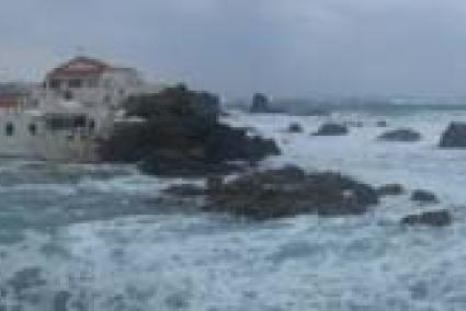 sa mesquida. La mar més embravida engolia part de la costa, deixant s’Illot minvat de les seves habituals roques - xavier pons cladera