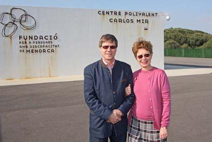 Especialistas. Pekka y María Arvio recorrieron ayer las salas del centro Carlos Mir - Gemma Andreu