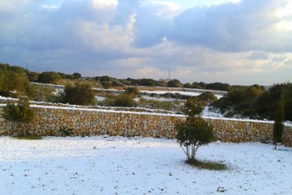 La nieve ha cuajado en Alaior y en varios lugares de la Isla. - Reyes Rico