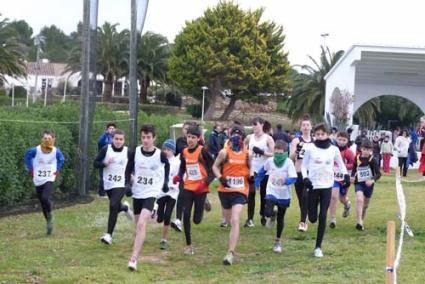 Carrera. Sergi Reurer (234), a la izquierda, vencedor de la categoría cadete en la gran final - DIA