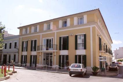 Edificio. El geriátrico del municipio alberga actualmente a treinta personas y el centro de día, a otras diez - Archivo