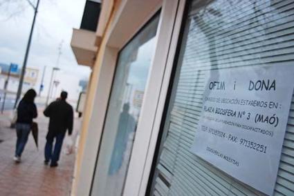 Cierre. Las viejas oficinas de Vives Llull echan el cierre y se trasladan a la plaza de la Biosfera - Gemma Andreu