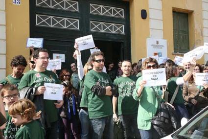 Protesta. En el IES Maria Àngels Cardona, la comunidad educativa expresó su repulsa a las reformas - Gemma Andreu