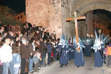 Celebración. El Via Crucis y la procesión fueron seguidos por numerosas personas - Javier