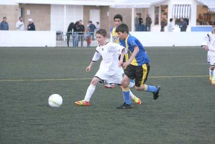 Mucha animación. Los campos de Sant Lluís y Es Mercadal propiciaron una buena tarde de fútbol - Javier