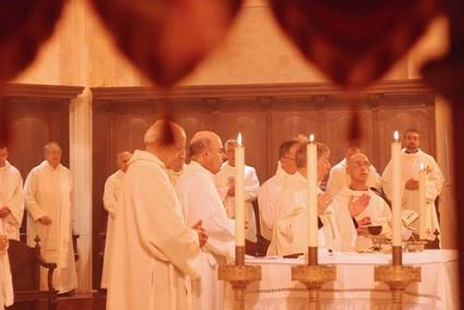 Catedral. La Missa Crismal, amb la benedicció dels olis, amb la participació dels preveres i laics - Gemma Andreu