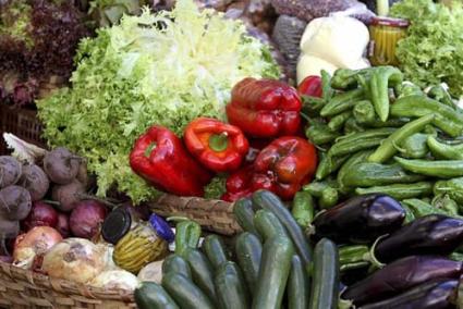 Agrotienda. La comercialización directa de los productos agrícolas y ganaderos es una salida que satisface al campo menorquín - Archivo