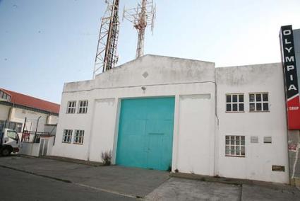 Nave. Las instalaciones que albergaban la Televisió Menorquina, situadas en el Polígono Industrial de Maó, acogerán el futuro vivero - Javier