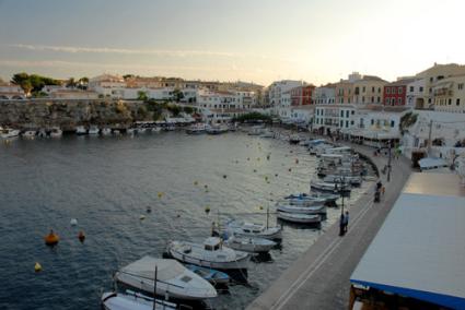 Calesfonts. el director insular de la Administración General del Estado subrayó que los primeros datos indican que los restos óseos podrían datar de antes de la Guerra Civil. - Archivo