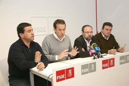 Iniciativas. Los socialistas anunciaron que presentarán propuestas contra los Presupuestos de 2012 - Javier