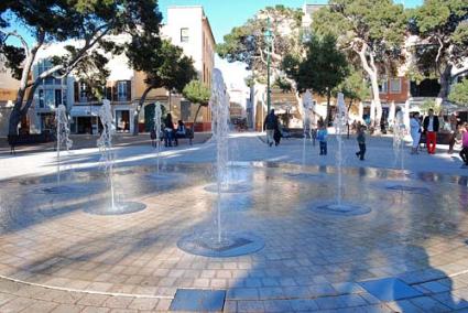 Surtidores. Según el Ayuntamiento, la fuente pierde una importante cantidad de agua - Cris