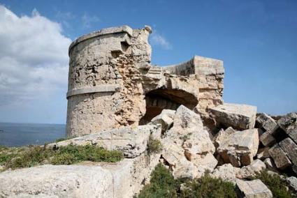 La Mola. La torre de la Princesa albergó un polvorín y sobre ella cayó un rayo a principios del XIX - Javier