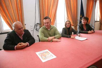 Acto. Antoni López, Cristóbal Coll, Carmen Reynés y Montse Morlà - Javier