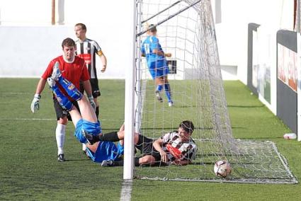 El Penya no pudo con el Alaior pero el empate de Norteño y Villacarlos le allanó el camino - Gemma Andreu