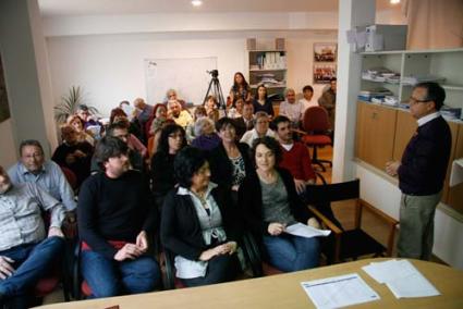 Asamblea. Joana Barceló, Adela Castro y Gonçal Moll, miembros de la nueva ejecutiva, entre los afiliados - Cris