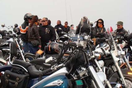 Evento. Harley Davidson y otras motocicletas custom recorrieron las carreteras menorquinas - Mercedes Balaguer